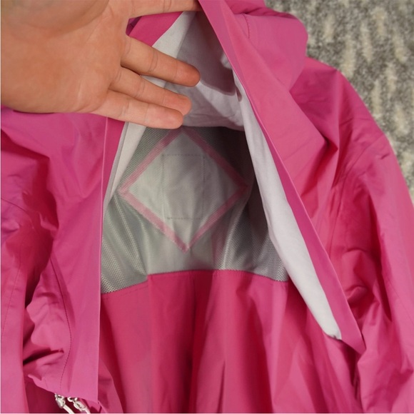 Canada Goose Women's Mordaga Rain Jacket in Summit Pink Size Medium 8801L1 $970 - Picture 11 of 16